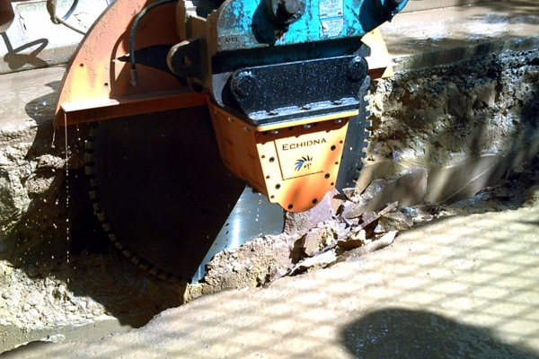The narrow body length of Echidna diamond rocksaws makes them suitable for trenching jobs